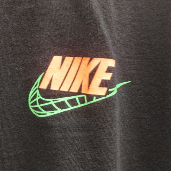 Nike Women's Size Medium Black Worldwide Globe Graphic Swoosh Tee T-Shirt - Picture 2 of 8